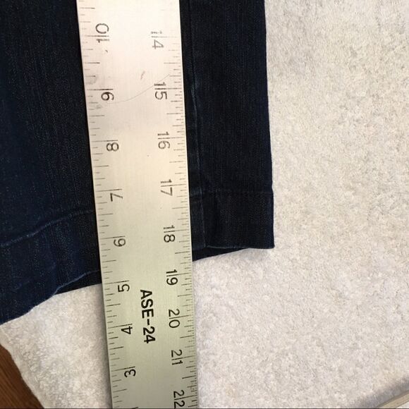 St Johns Bay size 10 dark blue straight leg capris - Picture 7 of 8